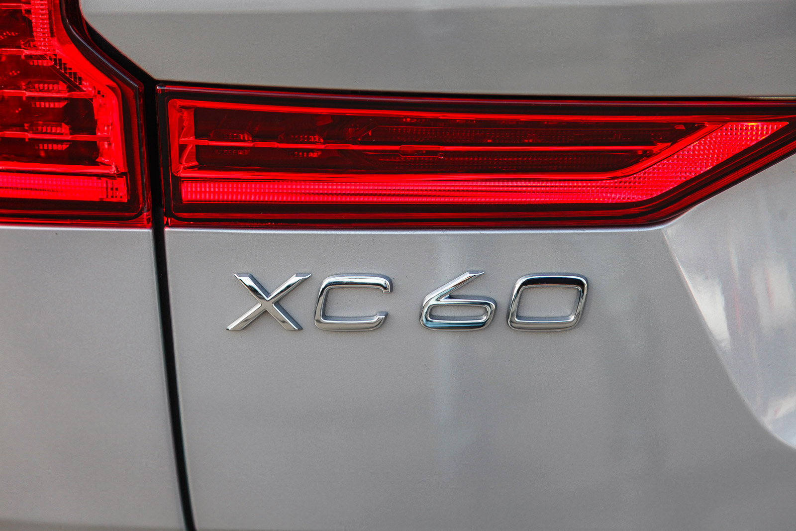 Used 2025 Volvo XC60 T8 Core w/ Protection Package Premier image 27