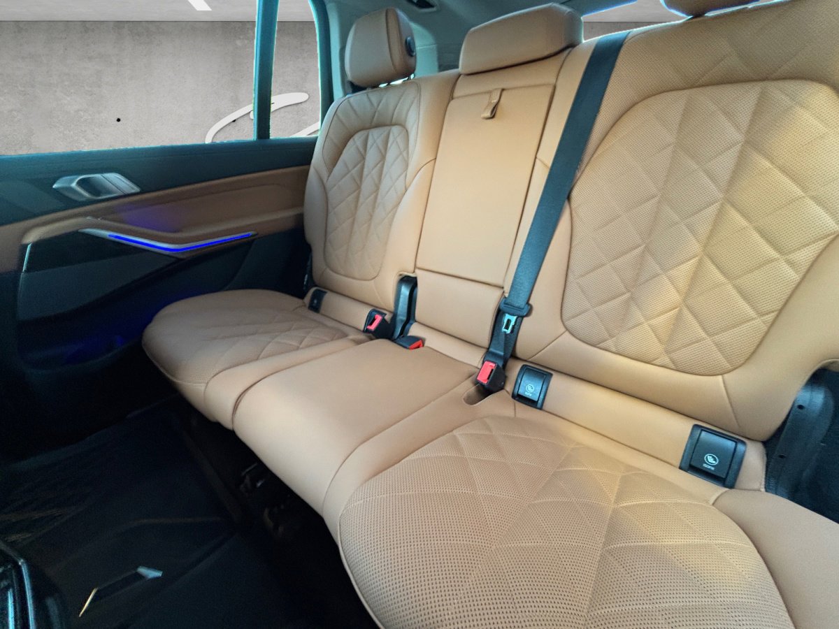 Used 2024 BMW X7 xDrive40i w/ Executive Package image 27