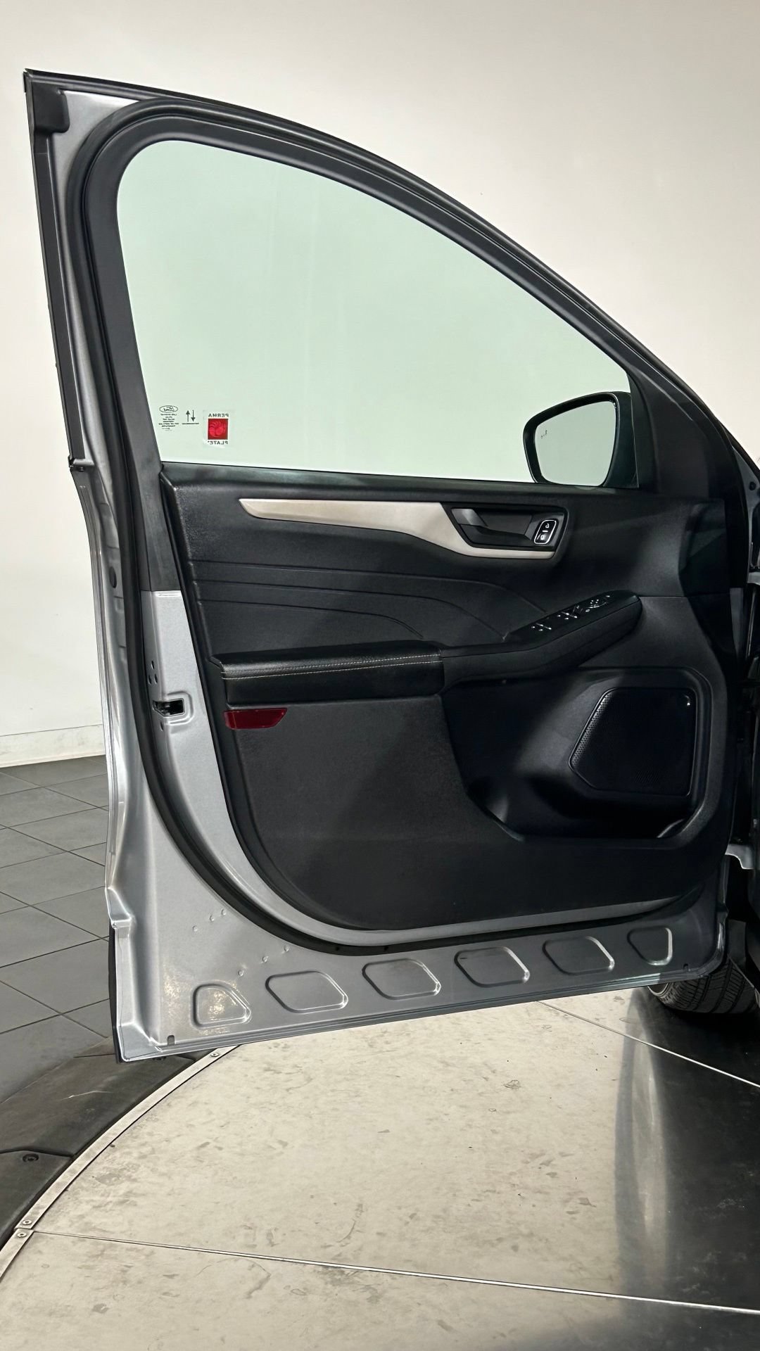 Used 2022 Ford Escape SE w/ Cold Weather Package FWD image 32
