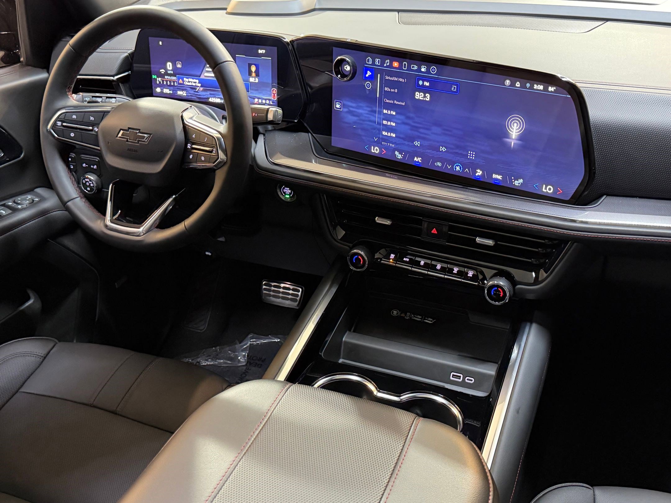 Used 2025 Chevrolet Suburban RST w/ Comfort Package image 4