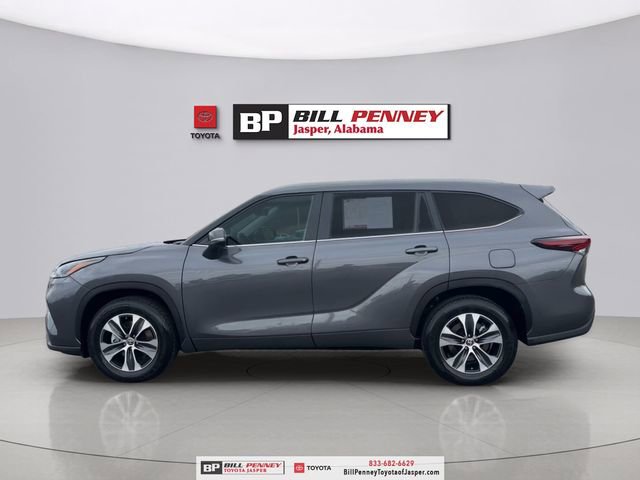 Used 2025 Toyota Highlander XLE image 2