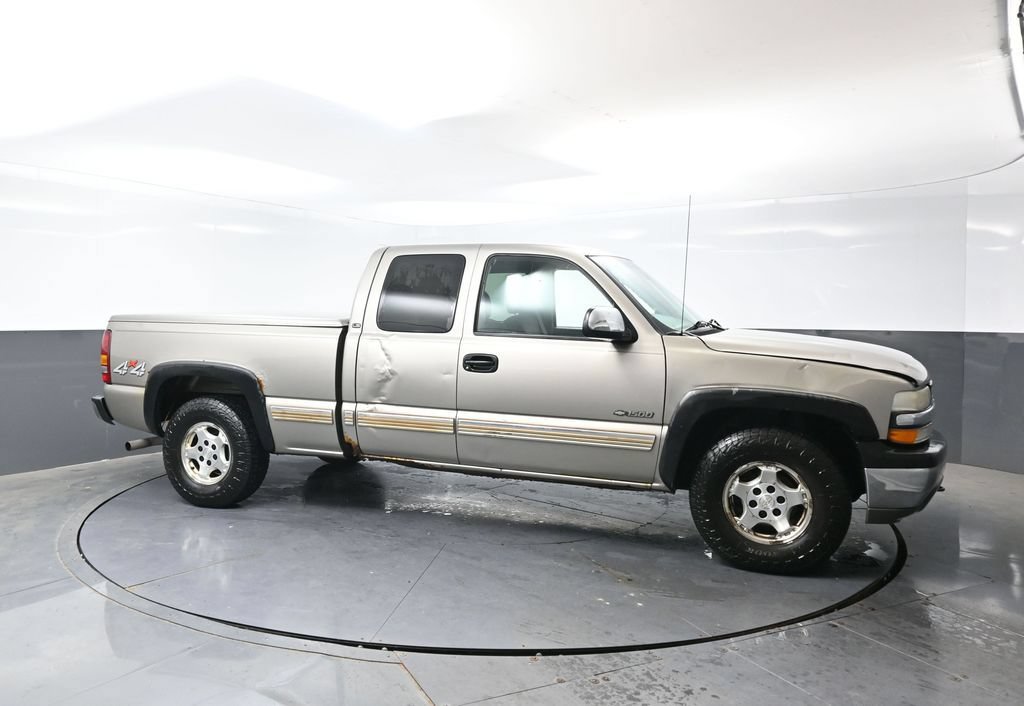 Used 2001 Chevrolet Silverado 1500 LS w/ Firm Ride Suspension Pkg AWD/4WD image 4
