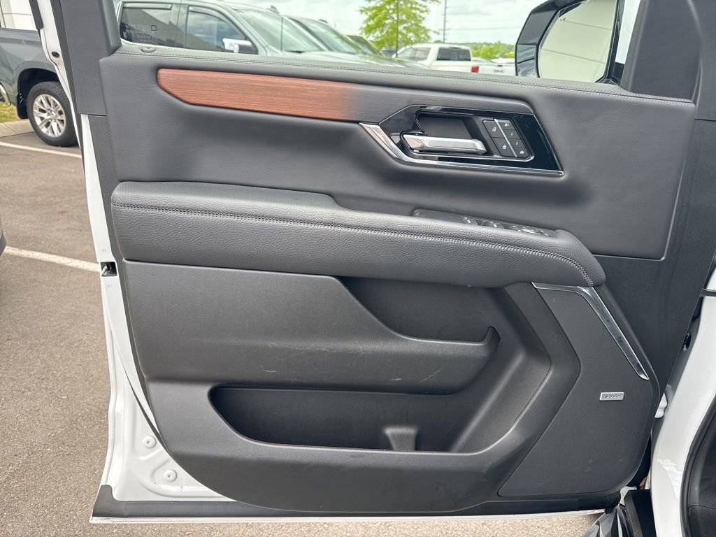 Used 2025 GMC Yukon Denali AWD/4WD image 10