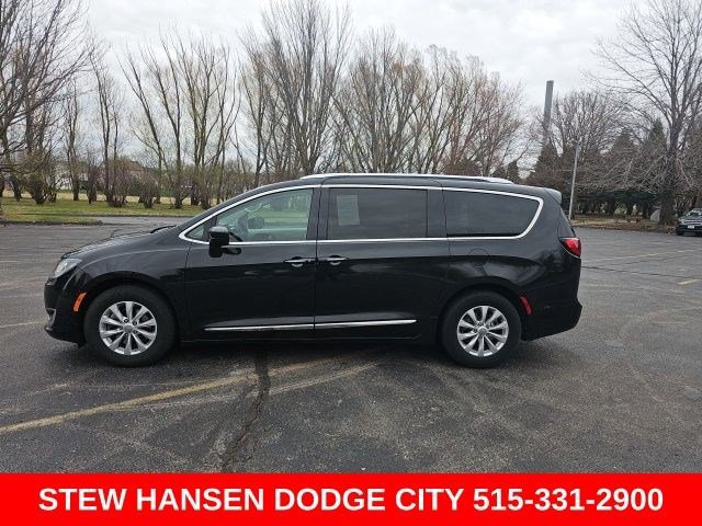 Used 2018 Chrysler Pacifica Touring-L image 1