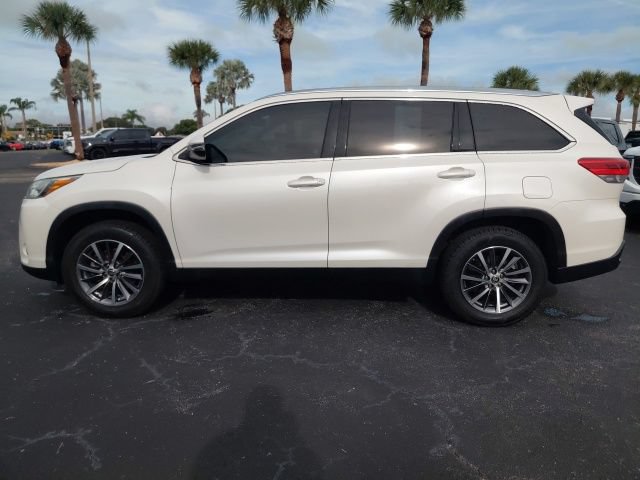 Used 2019 Toyota Highlander XLE FWD image 11