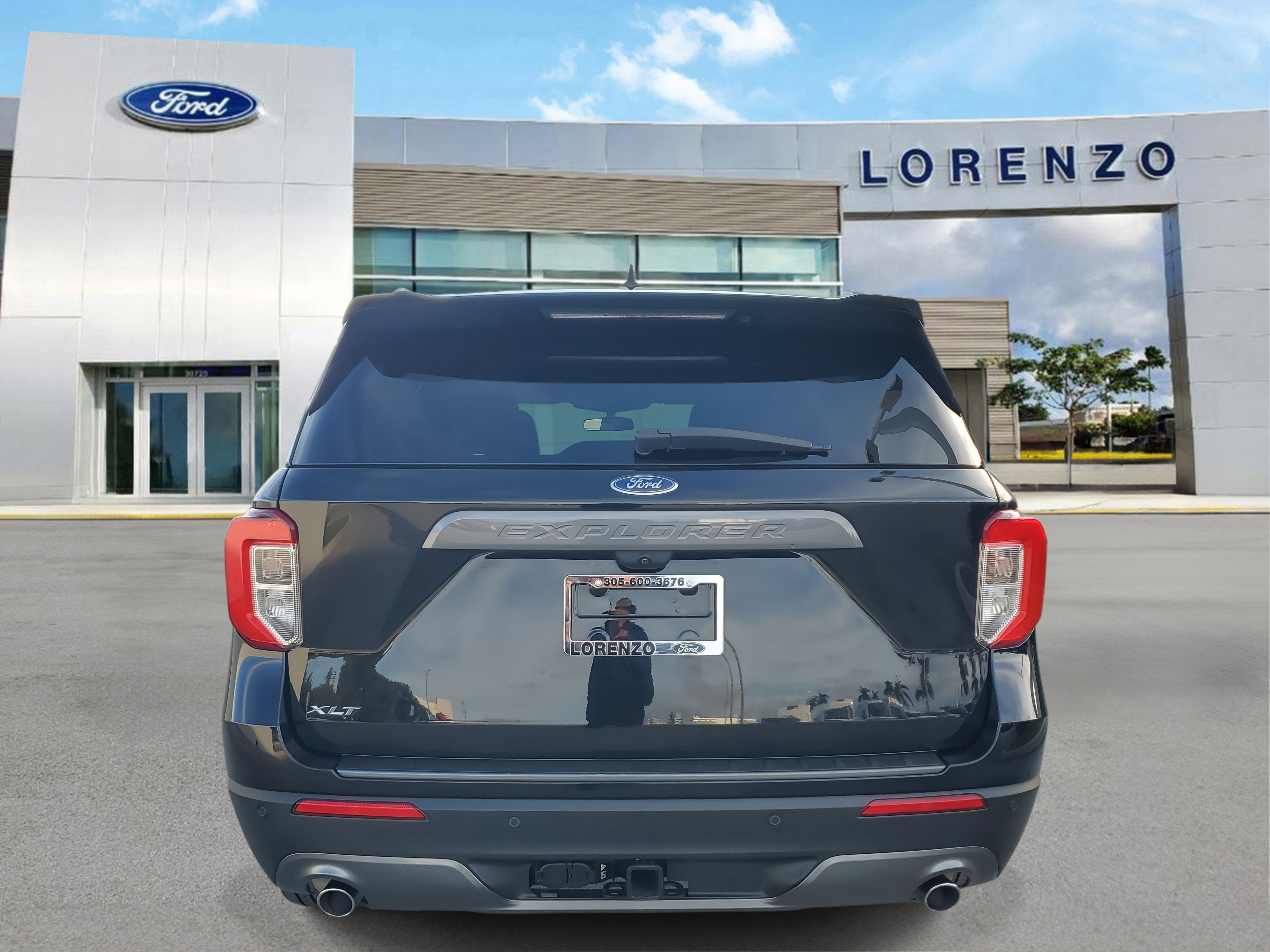 Used 2023 Ford Explorer XLT w/ Equipment Group 202A image 6