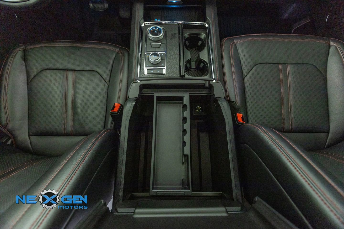 Used 2024 Ford Expedition Max Limited image 31