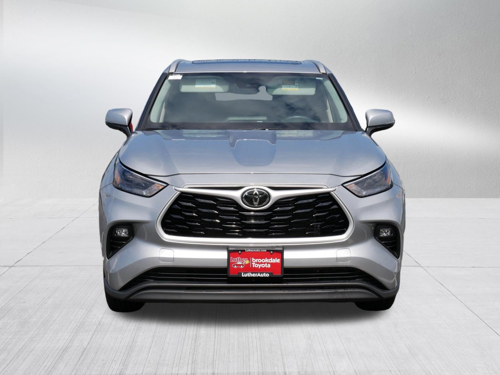 Certified 2025 Toyota Highlander XLE AWD/4WD image 2