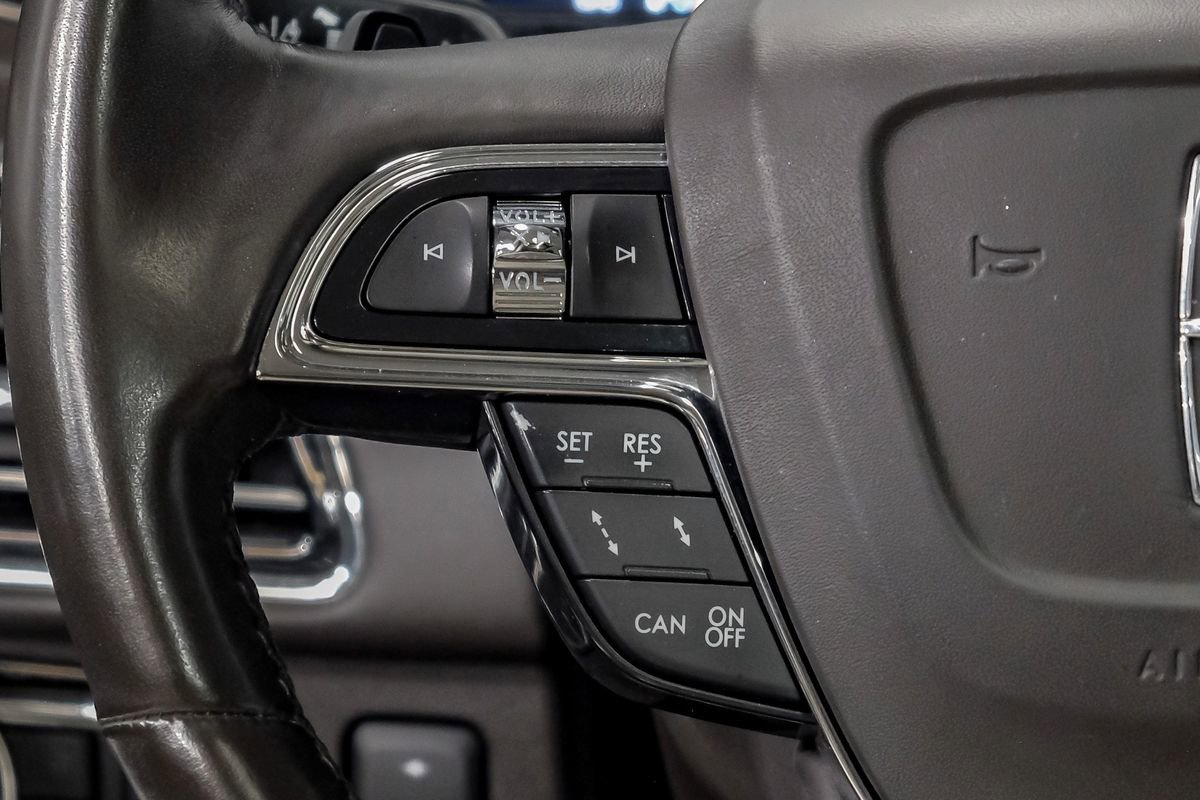 Used 2020 Lincoln Navigator Black Label w/ Cargo Convenience Package AWD/4WD image 16