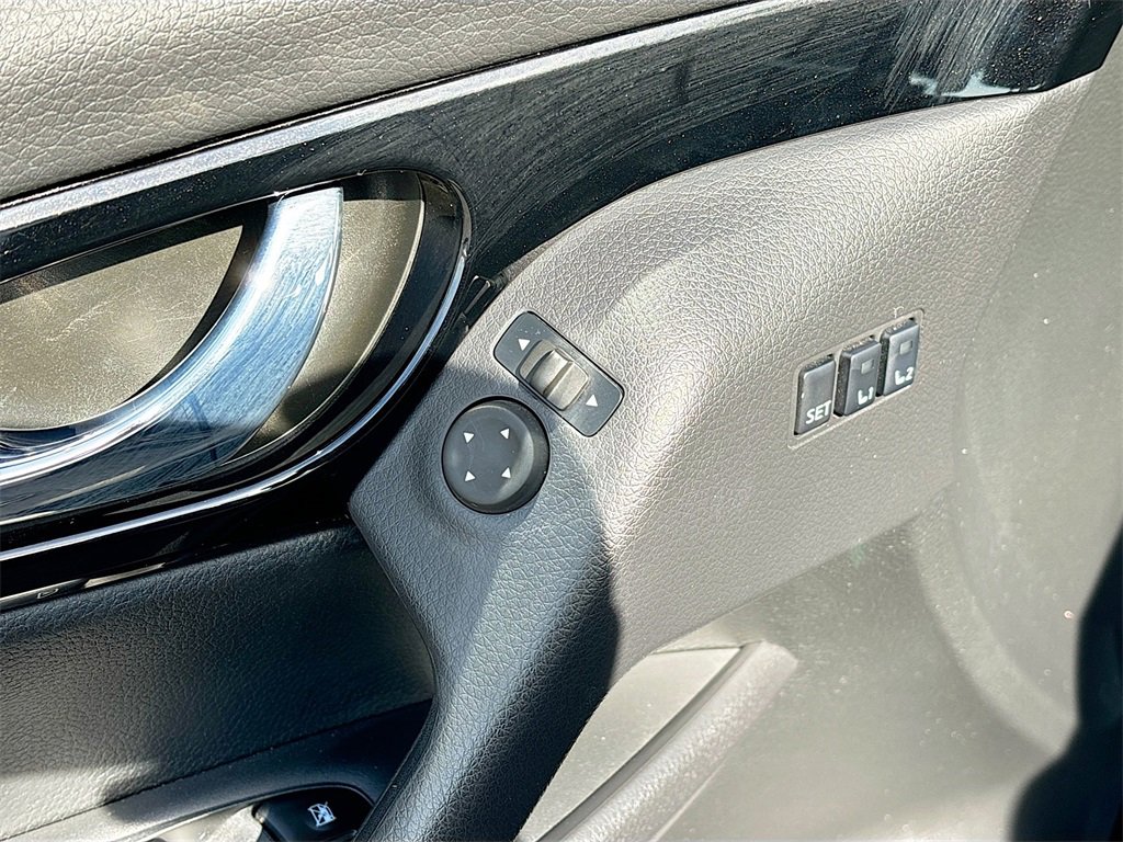 Used 2022 Nissan Rogue Sport SL w/ Premium Package image 18