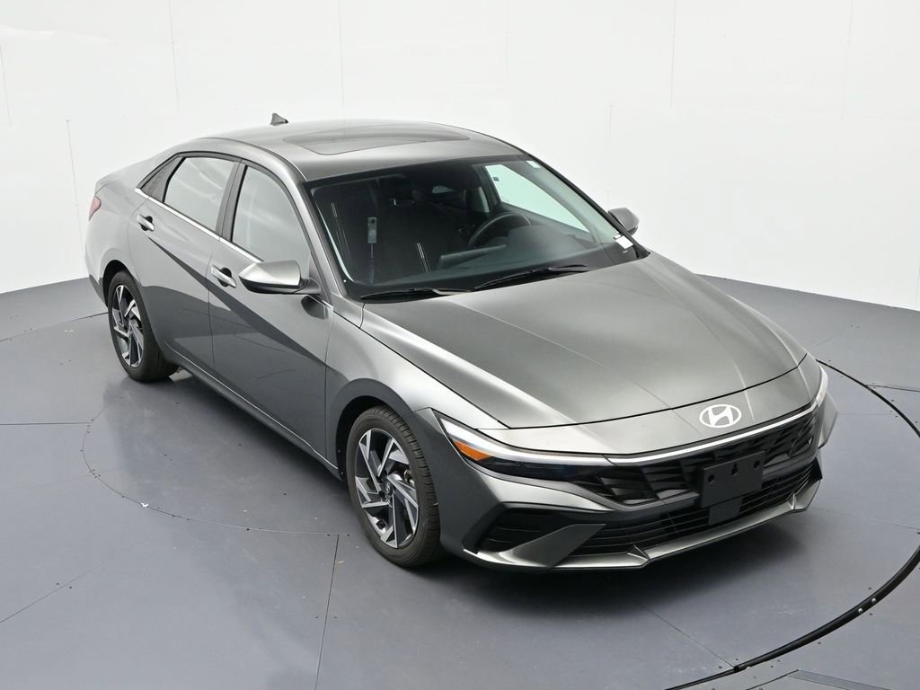 Used 2025 Hyundai Elantra SEL image 21