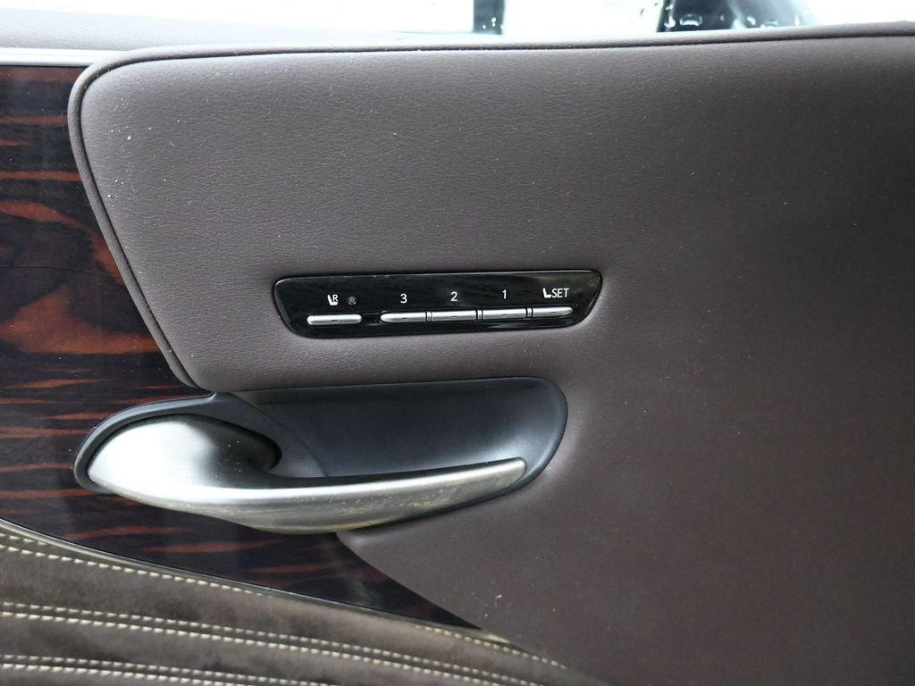 Used 2018 Lexus LS 500 500 Base w/ Interior Upgrade Package image 30