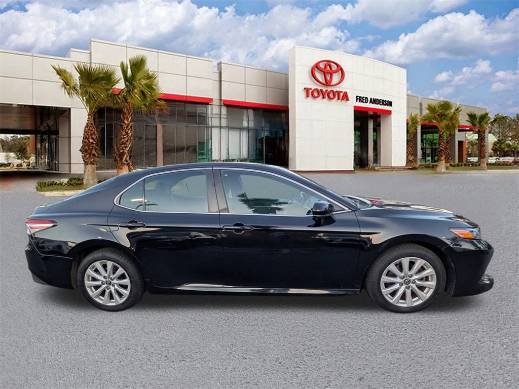 Used 2019 Toyota Camry LE image 4