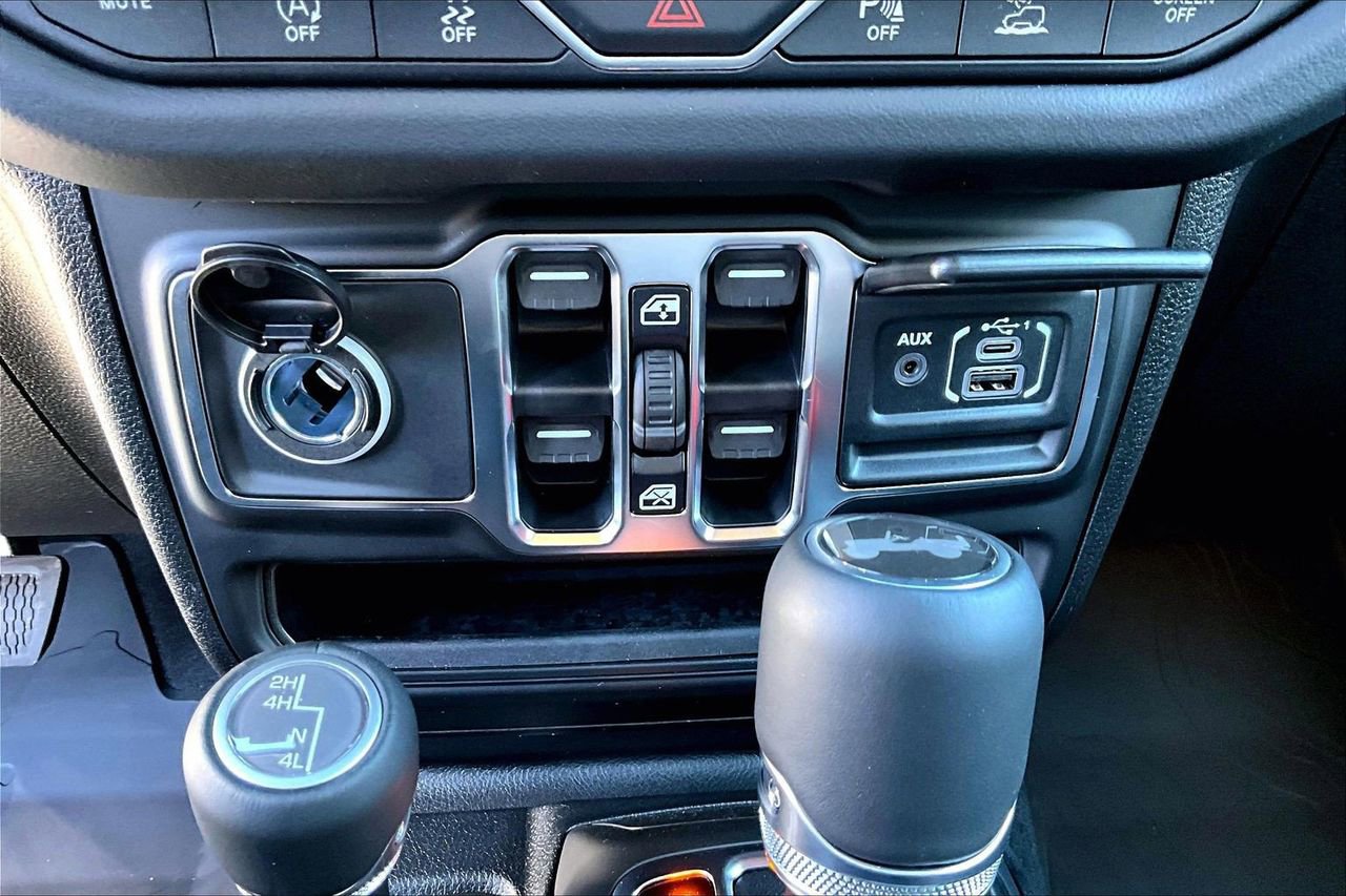 New 2026 Jeep Wrangler Sahara AWD/4WD image 19