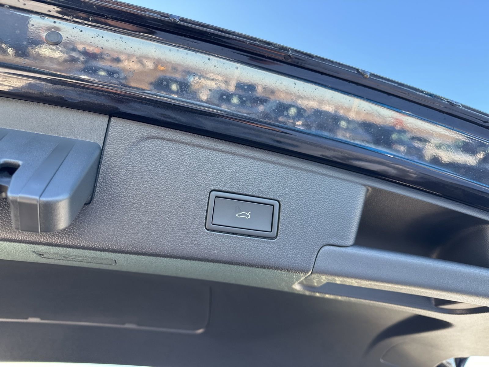 New 2026 Volkswagen Atlas Cross Sport SEL Premium R-Line image 23