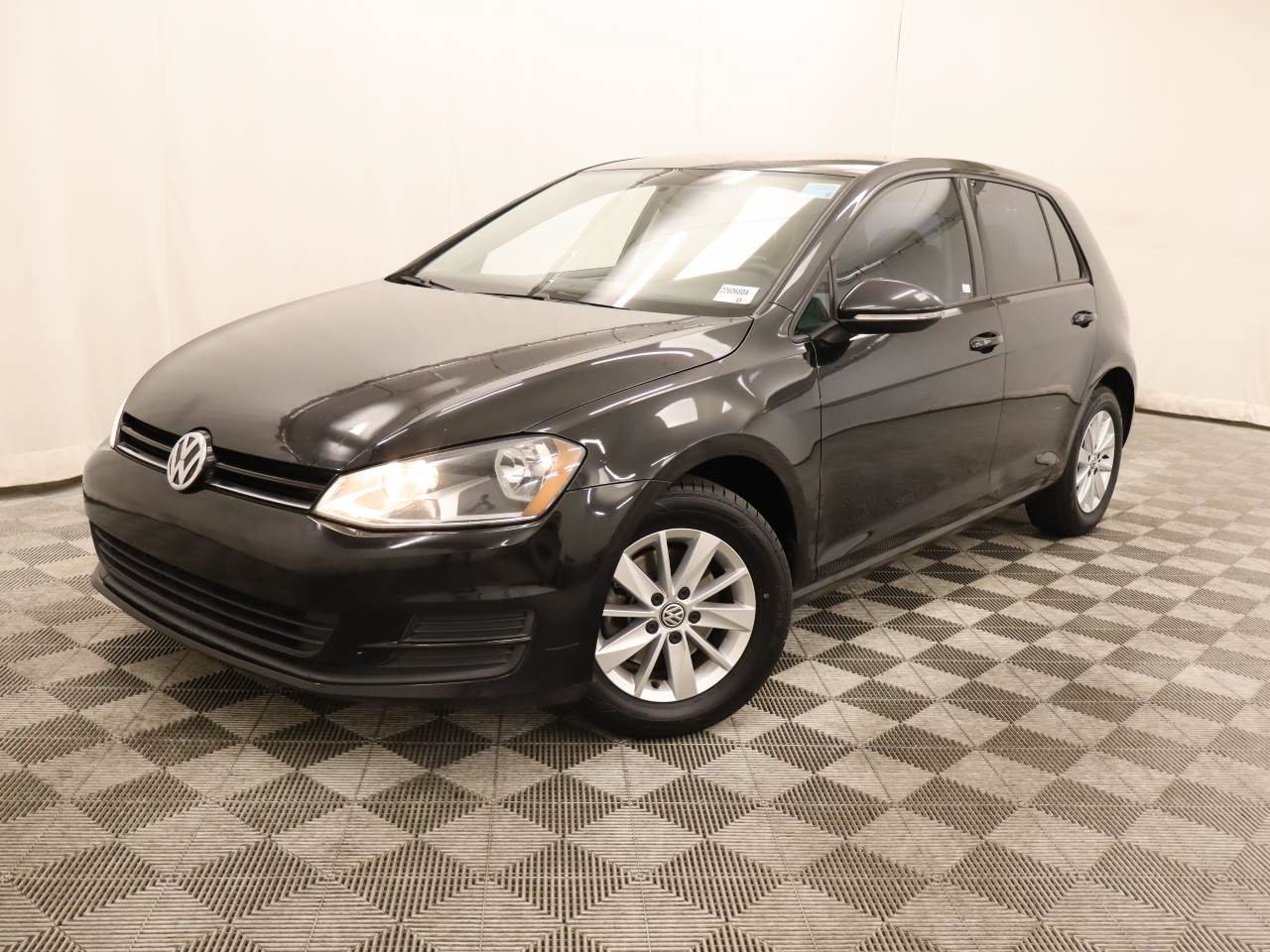 Used 2017 Volkswagen Golf S FWD image 1