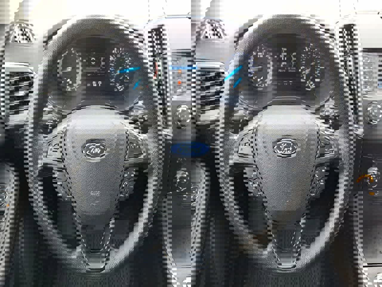 Used 2018 Ford Edge SE image 22