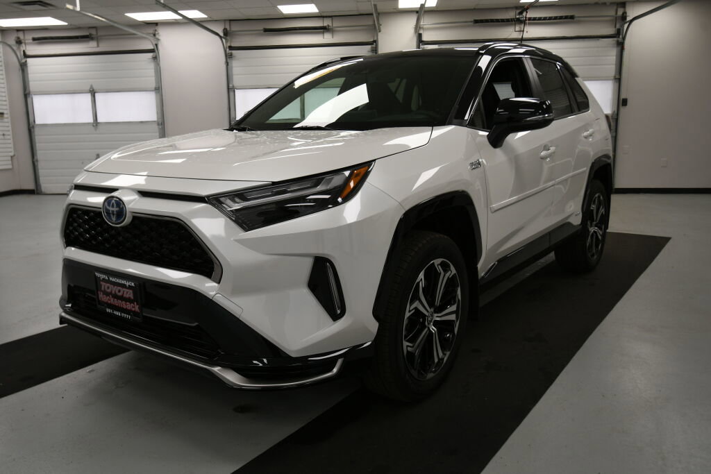 Used 2022 Toyota RAV4 XSE image 3