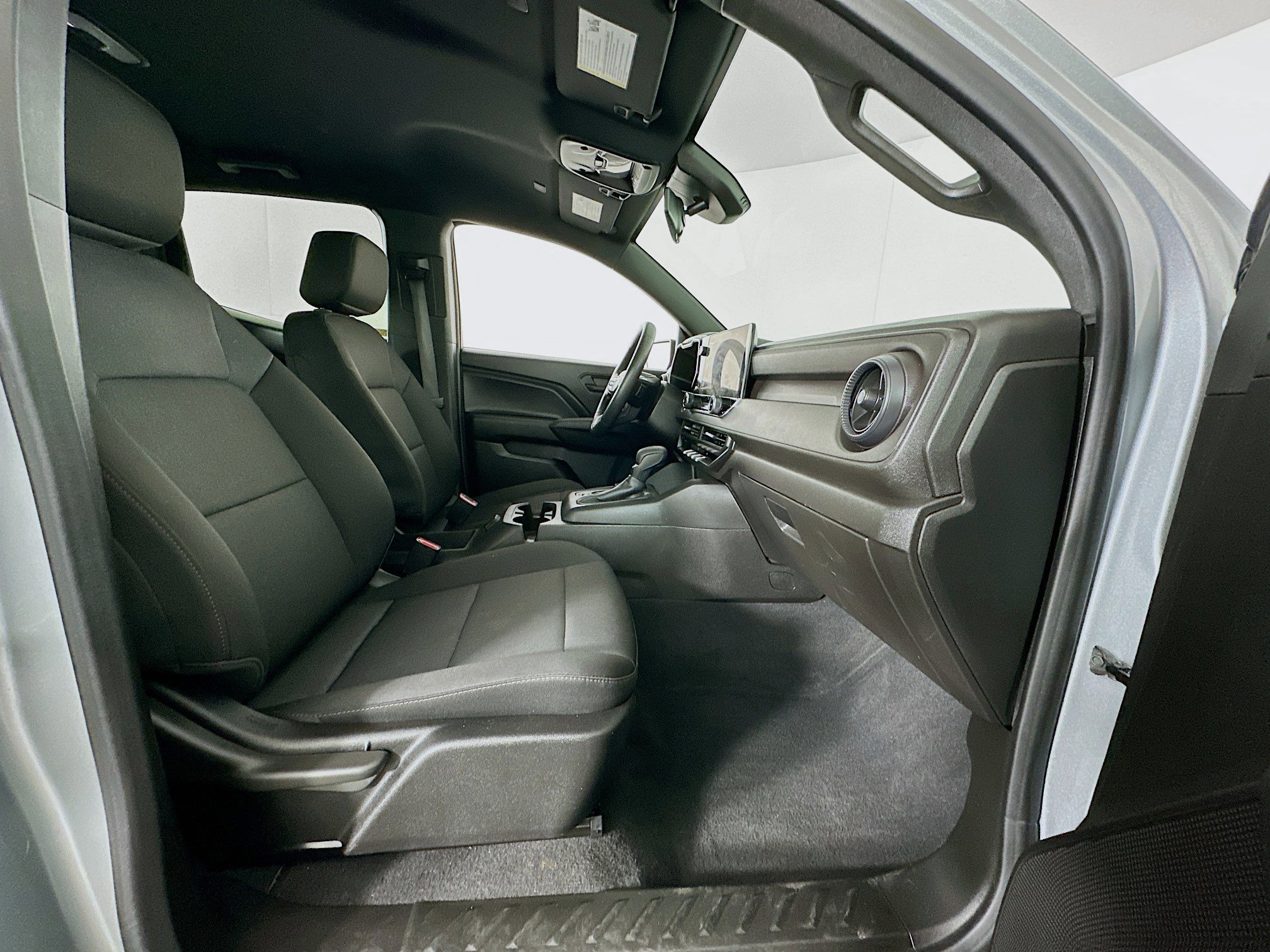 Used 2024 Chevrolet Colorado W/T image 30