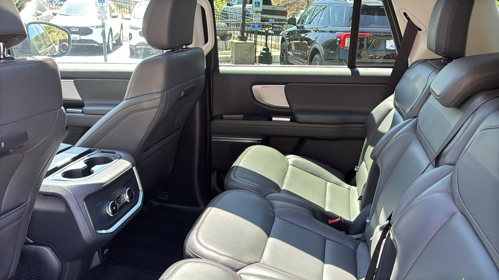Used 2025 Ford Expedition Active AWD/4WD image 30