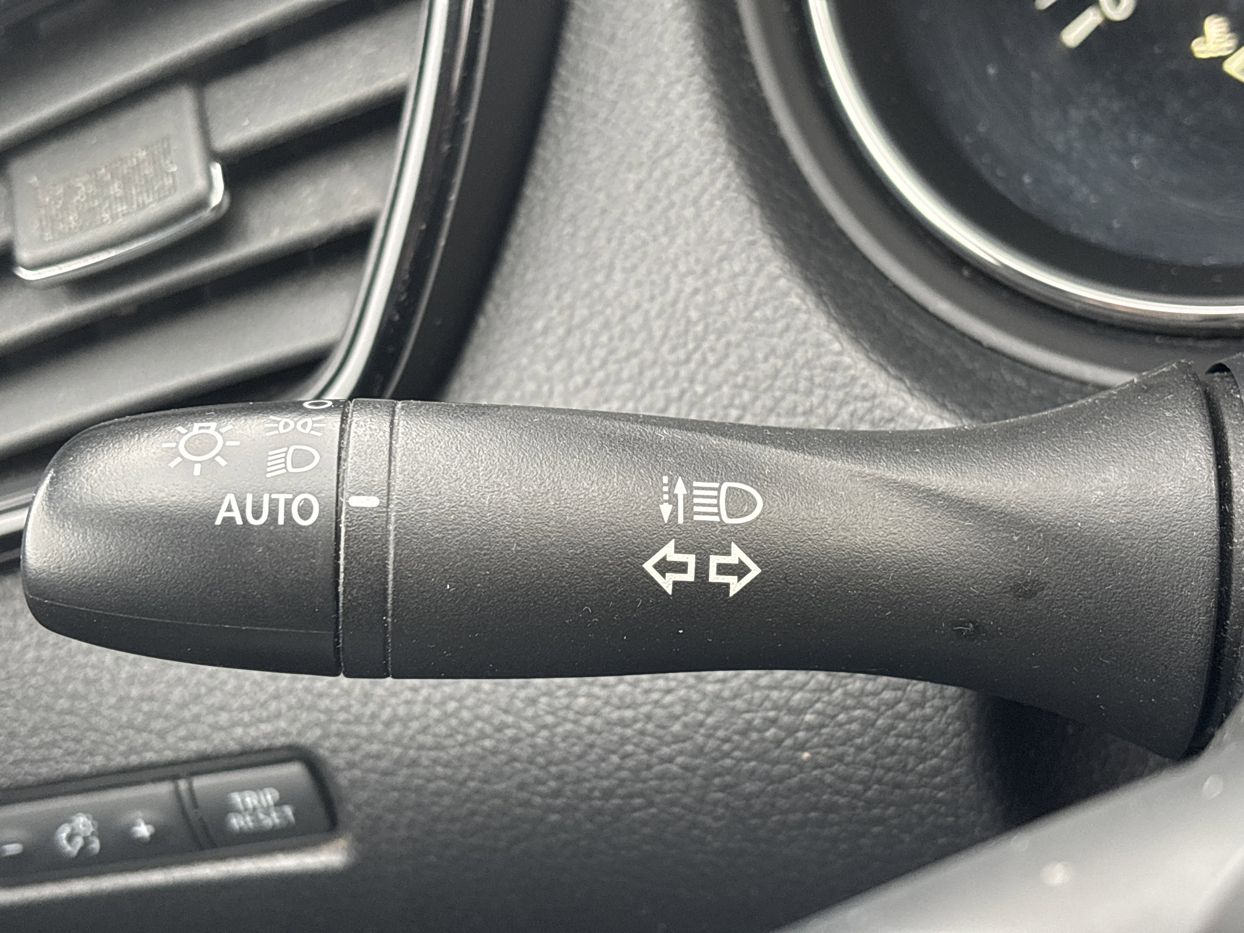 Used 2020 Nissan Rogue SV image 31