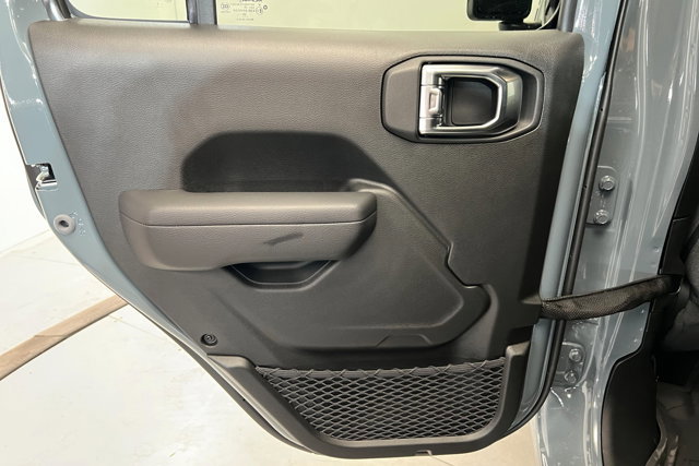 New 2025 Jeep Gladiator Sport AWD/4WD image 18