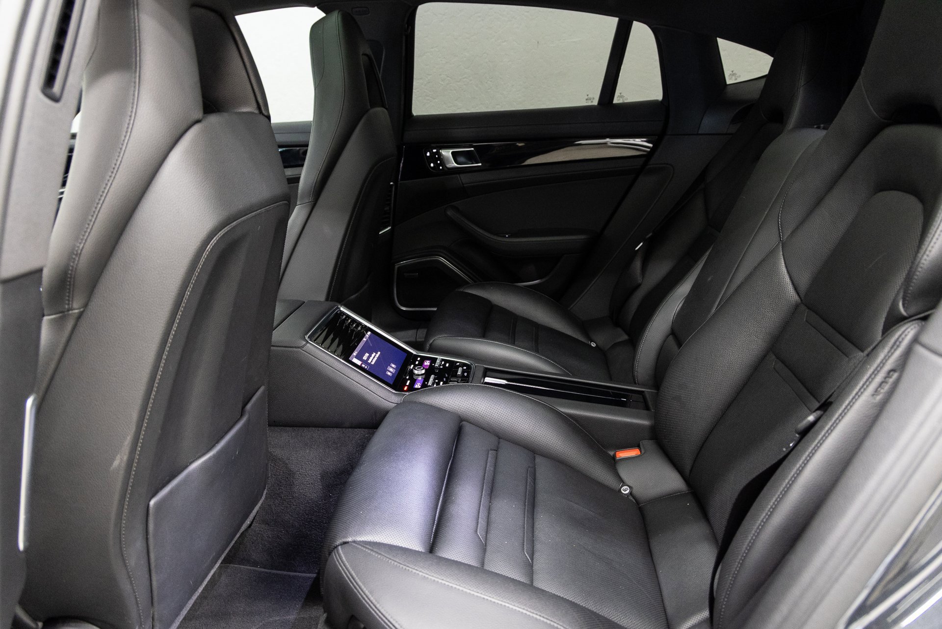 Used 2021 Porsche Panamera image 8