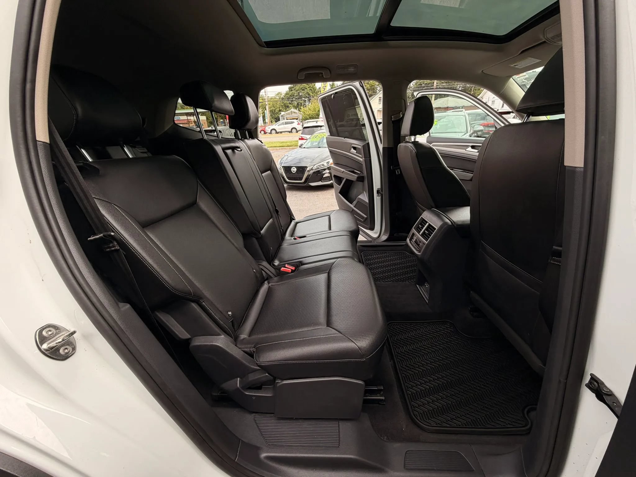 Used 2018 Volkswagen Atlas SEL AWD/4WD image 15