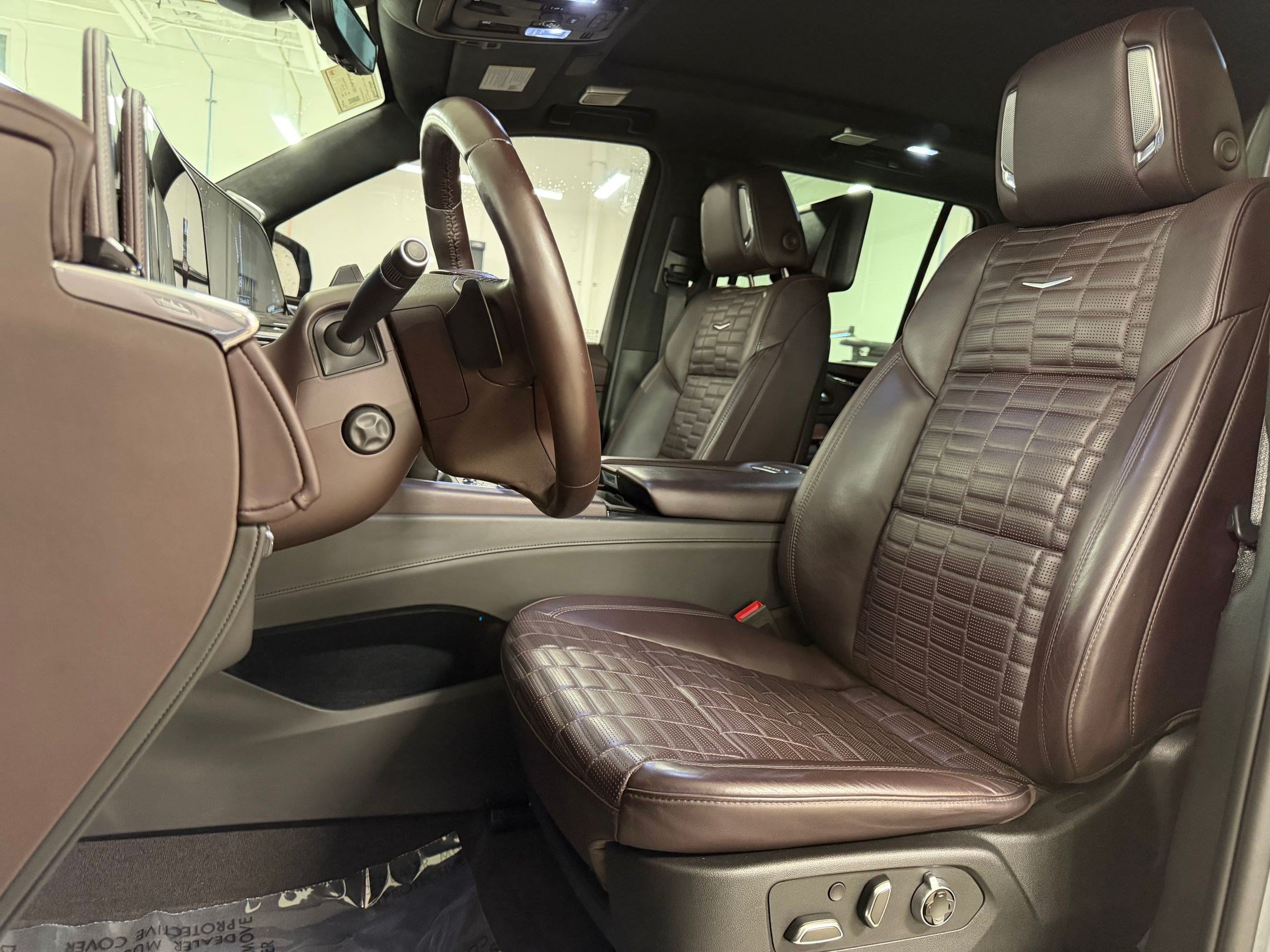 Used 2023 Cadillac Escalade Sport Platinum w/ LPO, ONYX Package AWD/4WD image 5