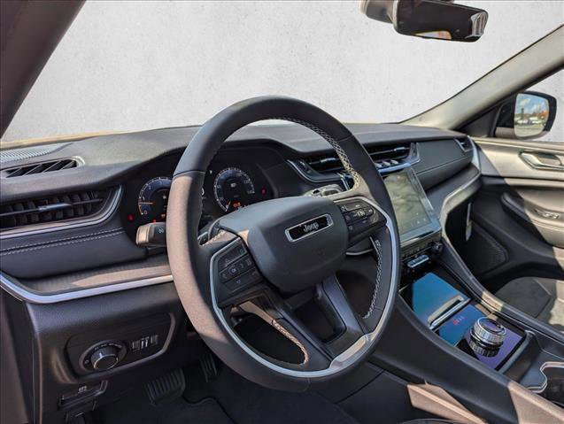 New 2025 Jeep Grand Cherokee Altitude image 12