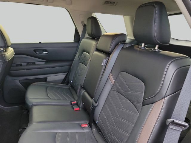 Used 2024 Nissan Pathfinder Platinum w/ Black Appearance Package FWD image 12