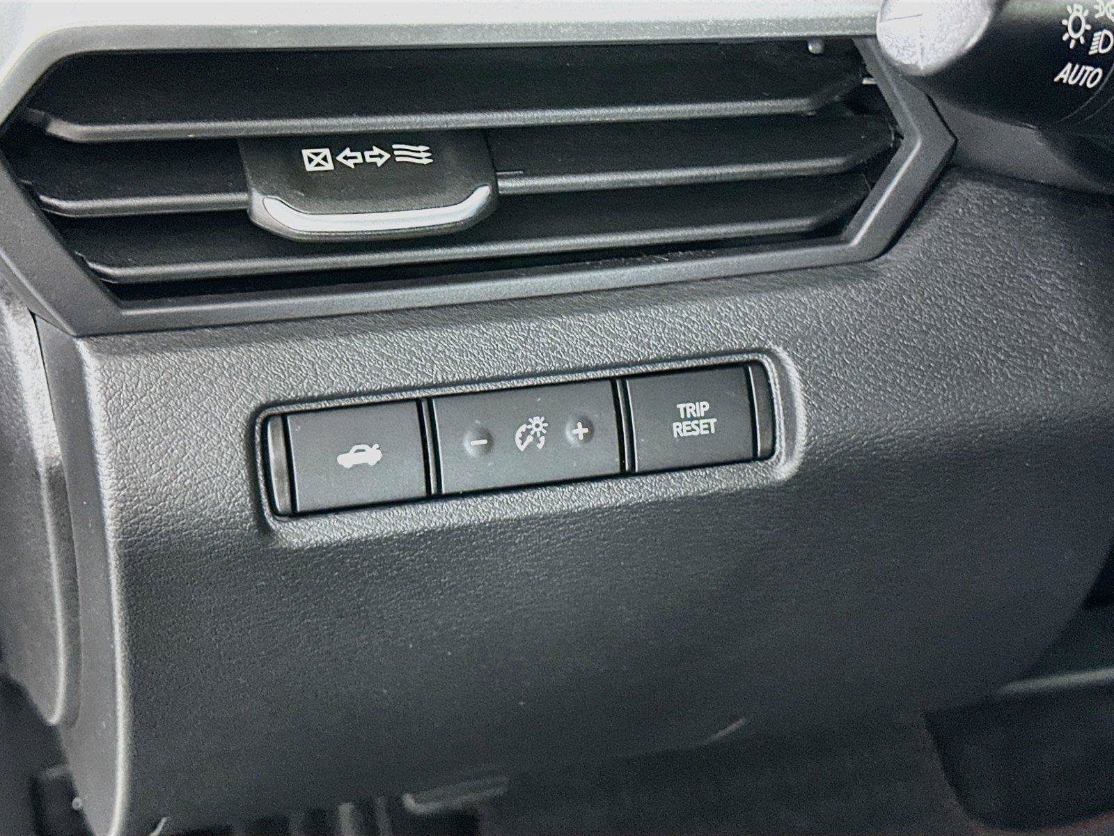 Used 2025 Nissan Altima 2.5 SR FWD image 14