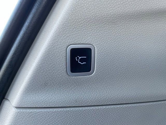 Used 2023 Chrysler Pacifica Touring-L FWD image 32