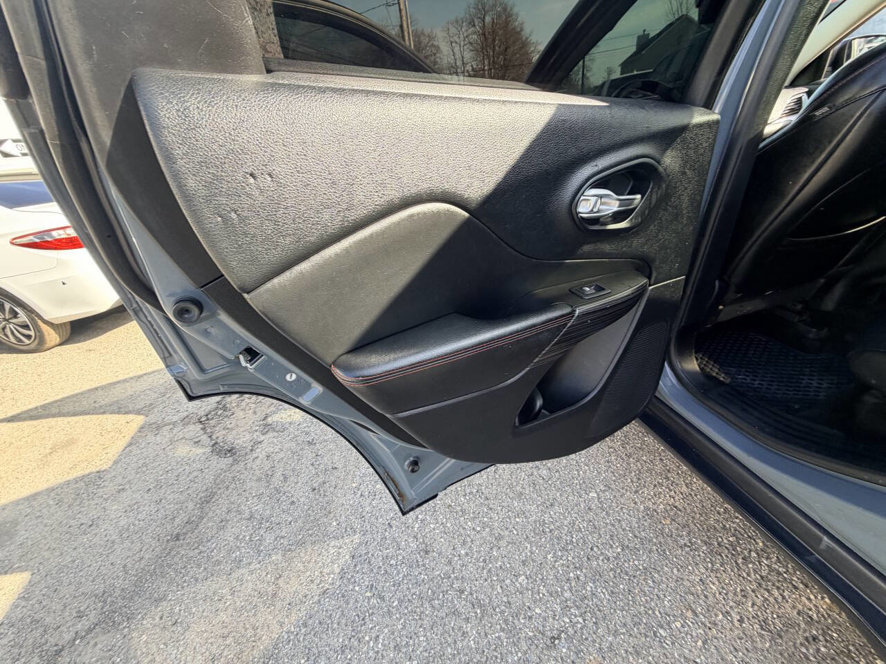 Used 2014 Jeep Cherokee Trailhawk w/ Comfort/Convenience Group image 28