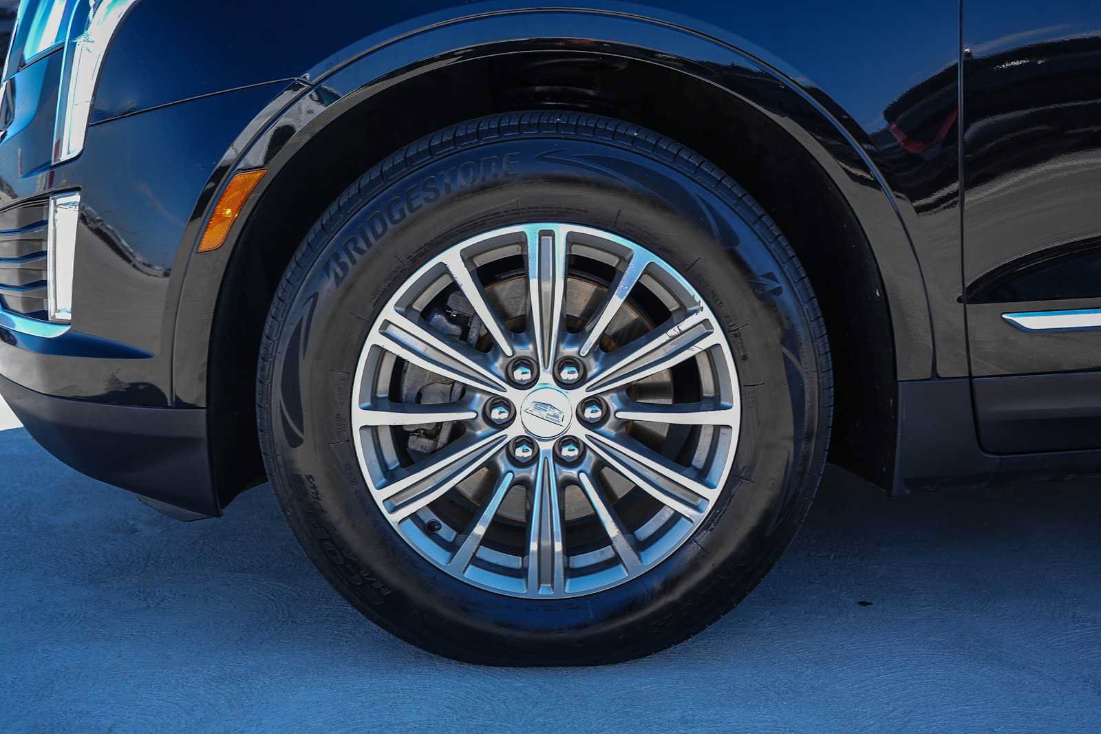 Used 2018 Cadillac XT5 Luxury w/ Driver Awareness Package AWD/4WD image 11