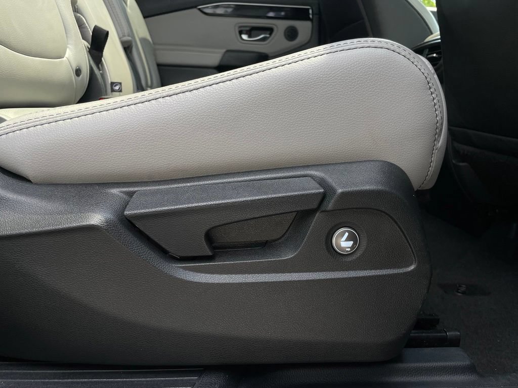 Certified 2025 Honda Pilot Touring image 39