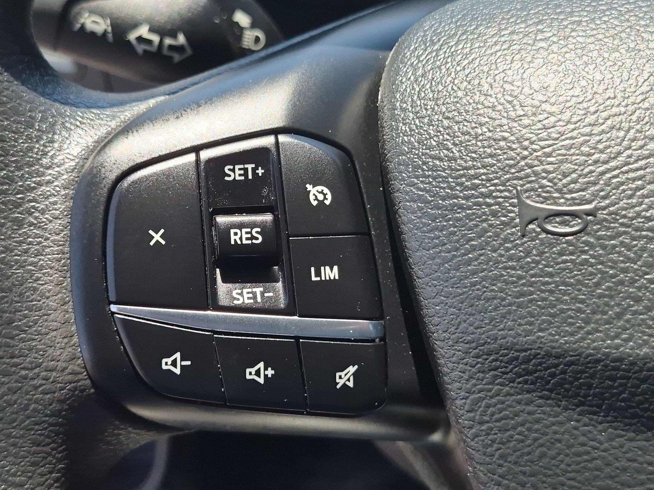 Used 2025 Ford Transit 250 Low Roof w/ Exterior Upgrade Package RWD image 17