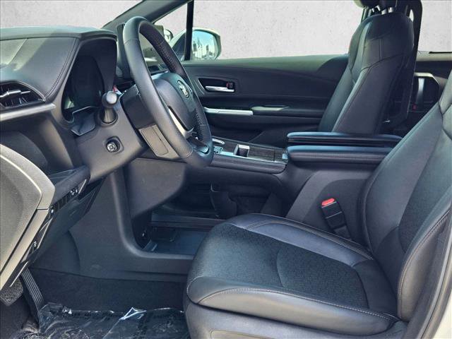 Used 2025 Toyota Sienna Limited image 16