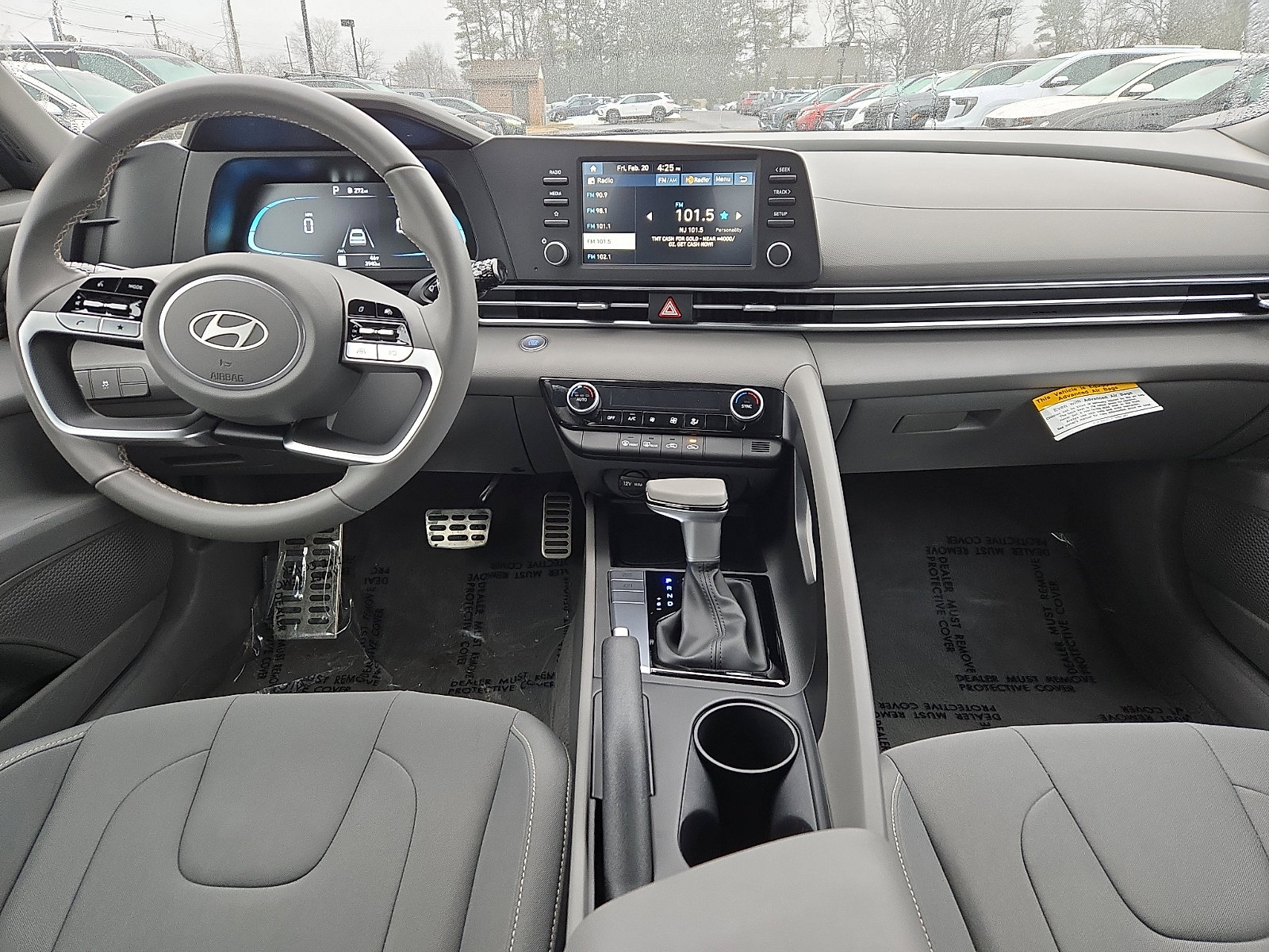 Used 2025 Hyundai Elantra Sport image 15