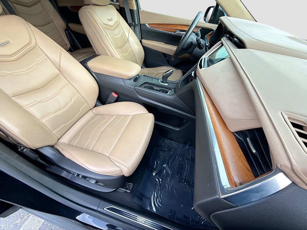 Used 2018 Cadillac XT5 Platinum AWD/4WD image 14