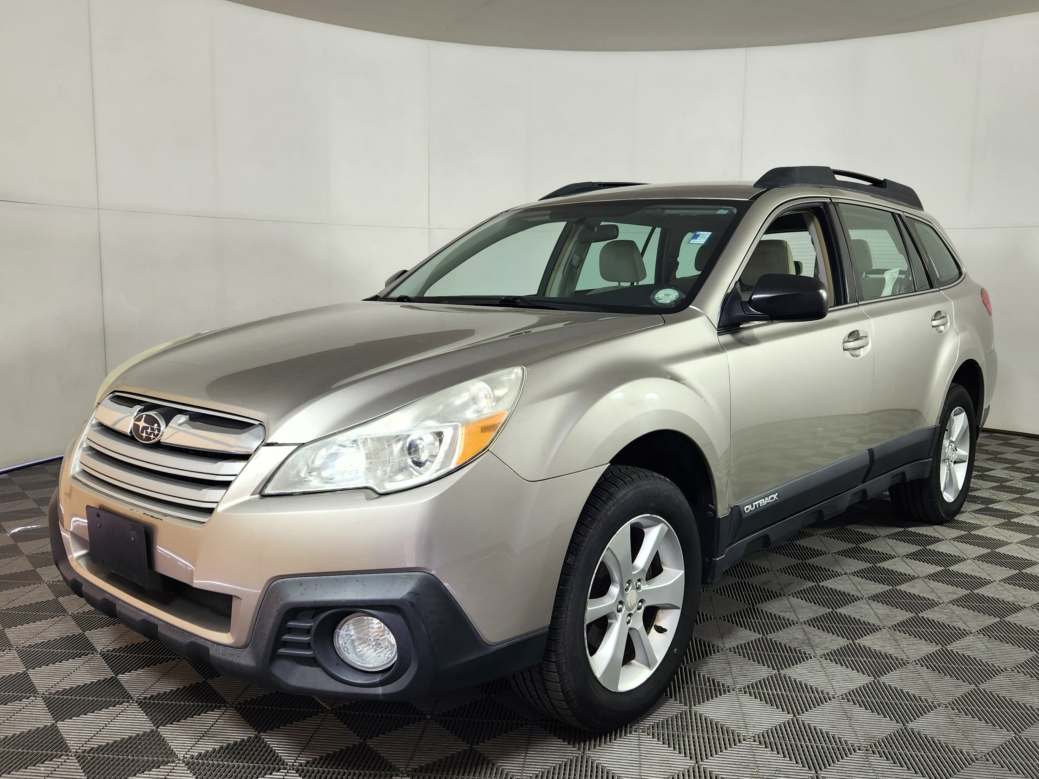Used 2014 Subaru Outback 2.5i w/ Alloy Wheel Package image 3
