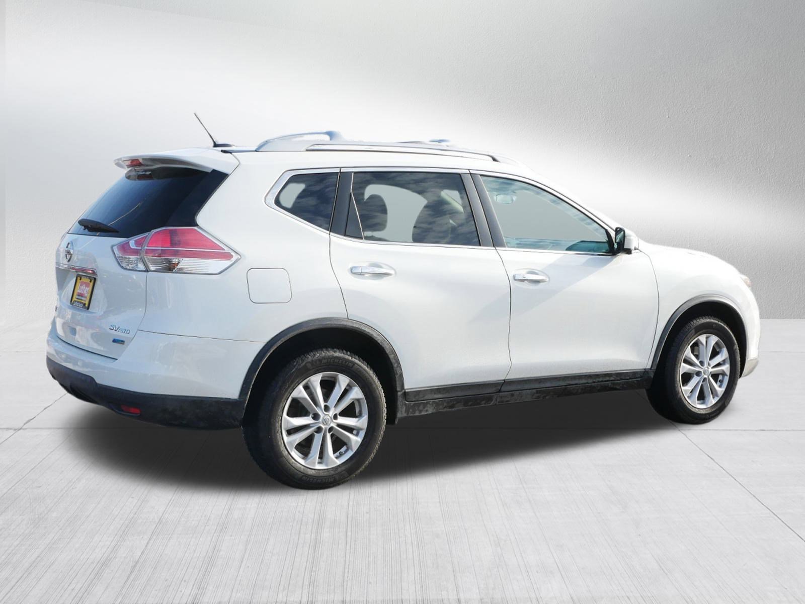 Used 2014 Nissan Rogue SV w/ SV Premium Package image 7