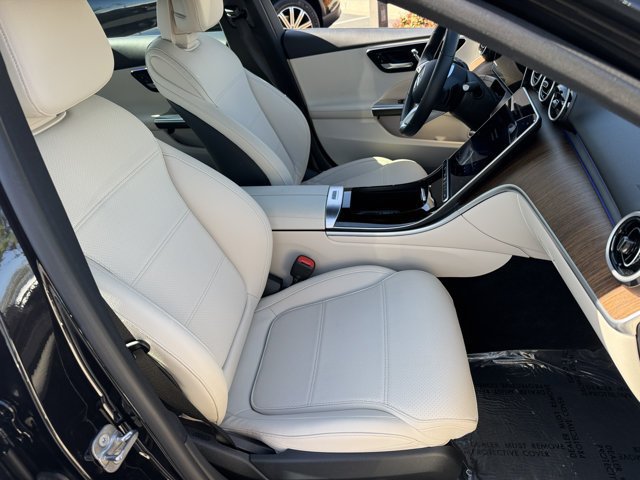 Used 2025 Mercedes-Benz C 300 4MATIC Sedan image 6