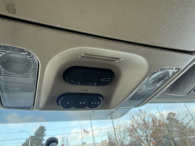 Used 2006 Chrysler Pacifica Touring FWD image 36