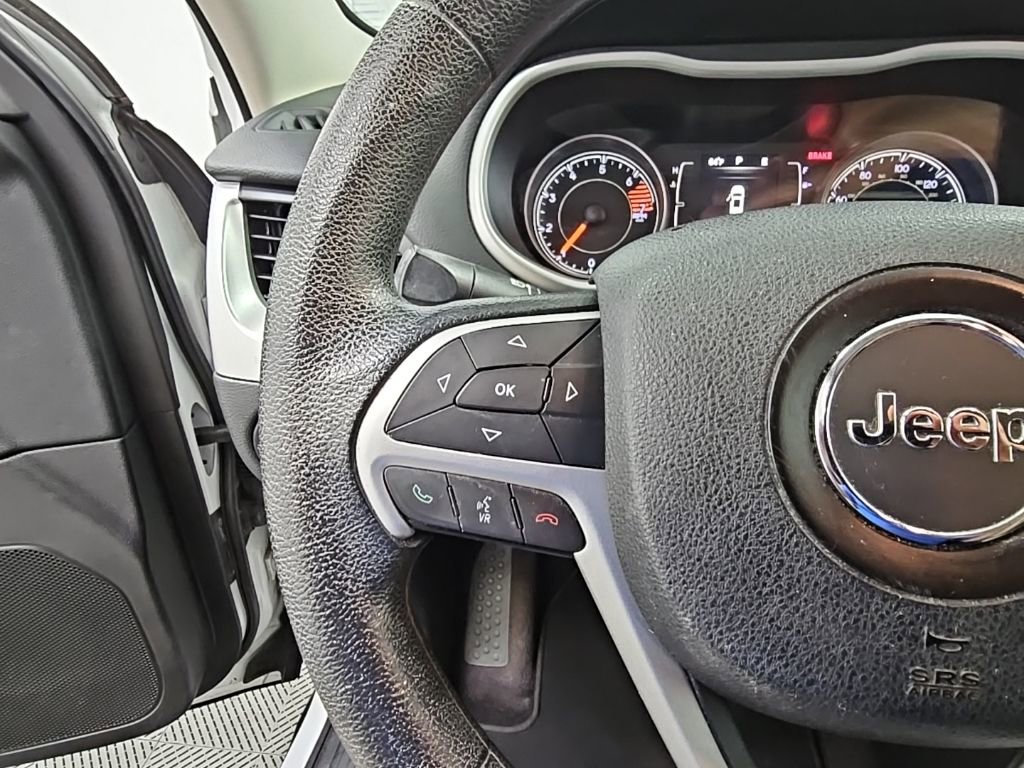 Used 2016 Jeep Cherokee Sport image 23