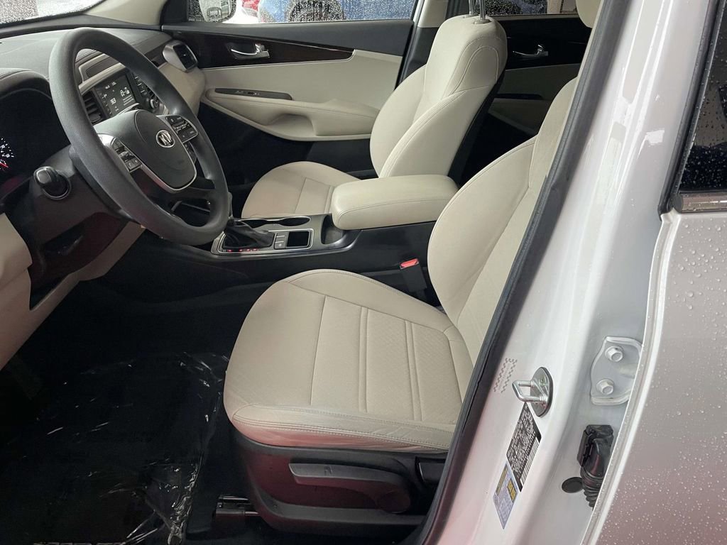 Used 2020 Kia Sorento LX image 28