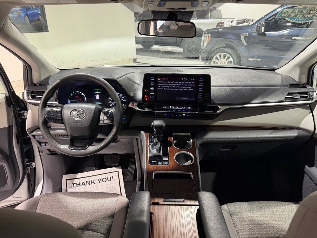 Used 2023 Toyota Sienna LE FWD image 21