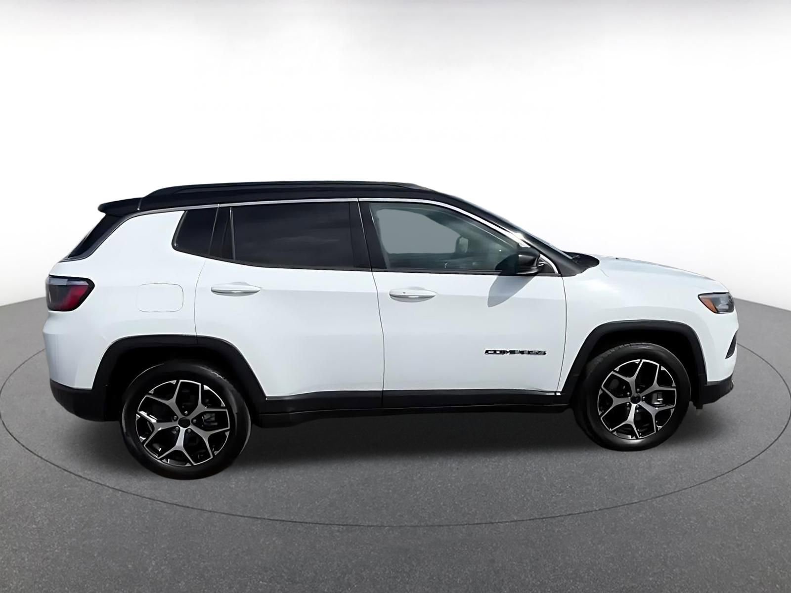 Used 2025 Jeep Compass Limited image 16