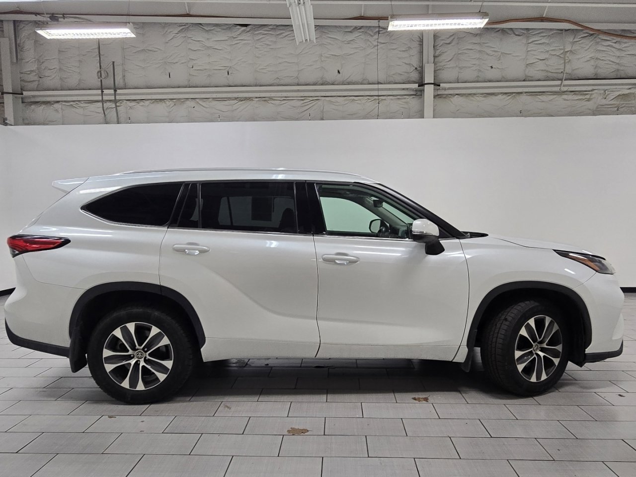 Used 2022 Toyota Highlander XLE image 18