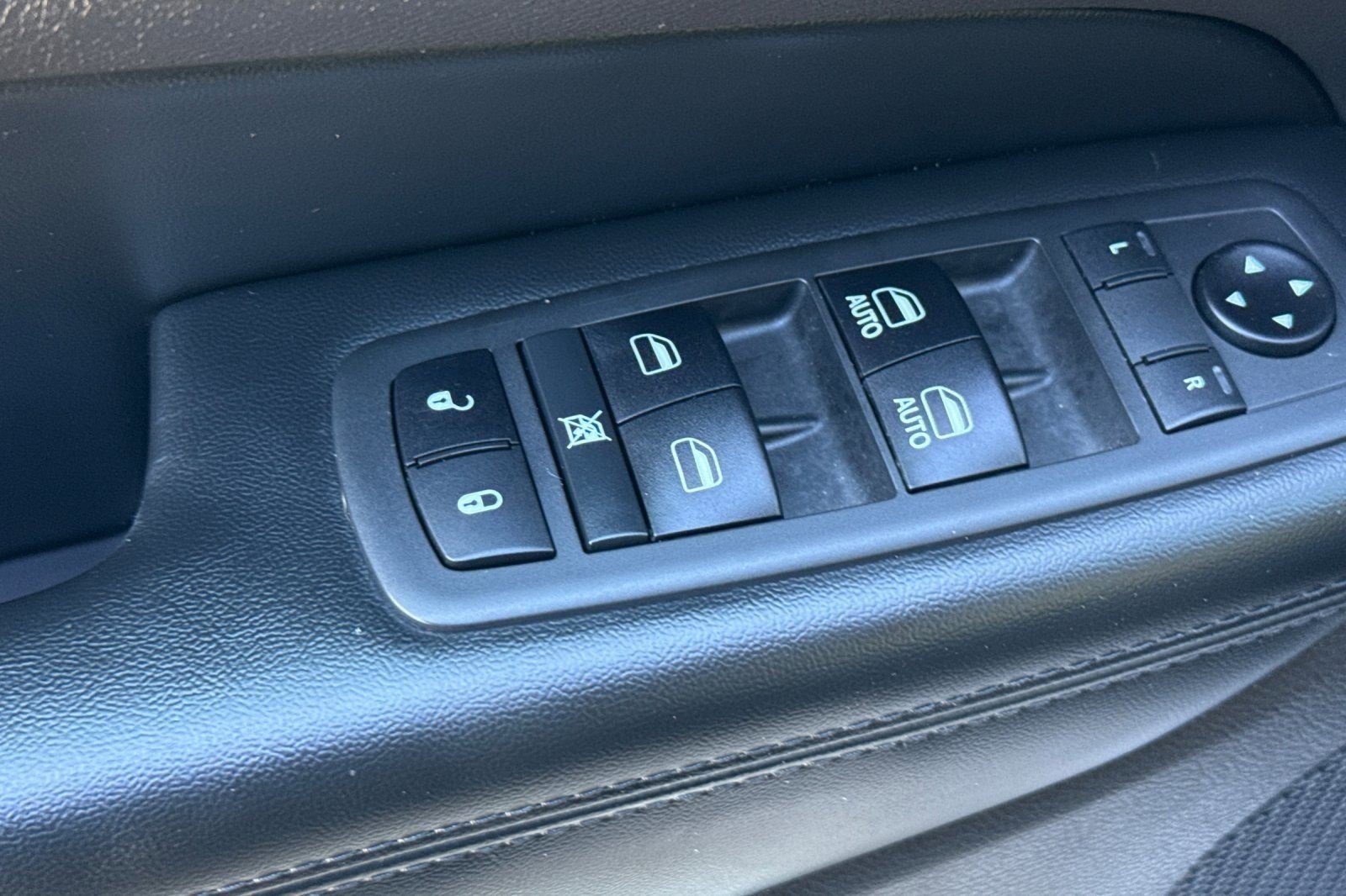 Used 2019 Jeep Grand Cherokee Limited image 12